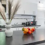 Puskinova 100m2 6 Beds Center דירה *