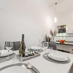 דירה Puskinova 100m2 6 Beds Center