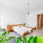 Puskinova 100m2 6 Beds Center