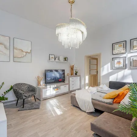 Puskinova 100m2 6 Beds Center *