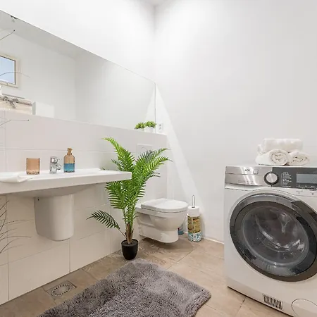 Апартаменти Puskinova 100m2 6 Beds Center