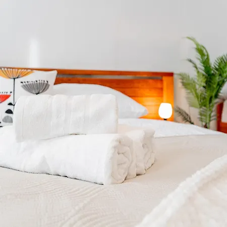 Puskinova 100m2 6 Beds Center 아파트