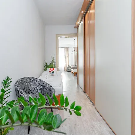 Puskinova 100m2 6 Beds Center