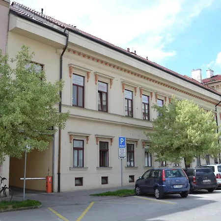 Puskinova 100m2 6 Beds Center 코시체