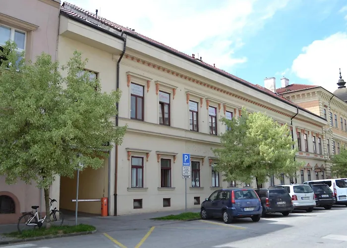 Puskinova 100m2 6 Beds Center Košice